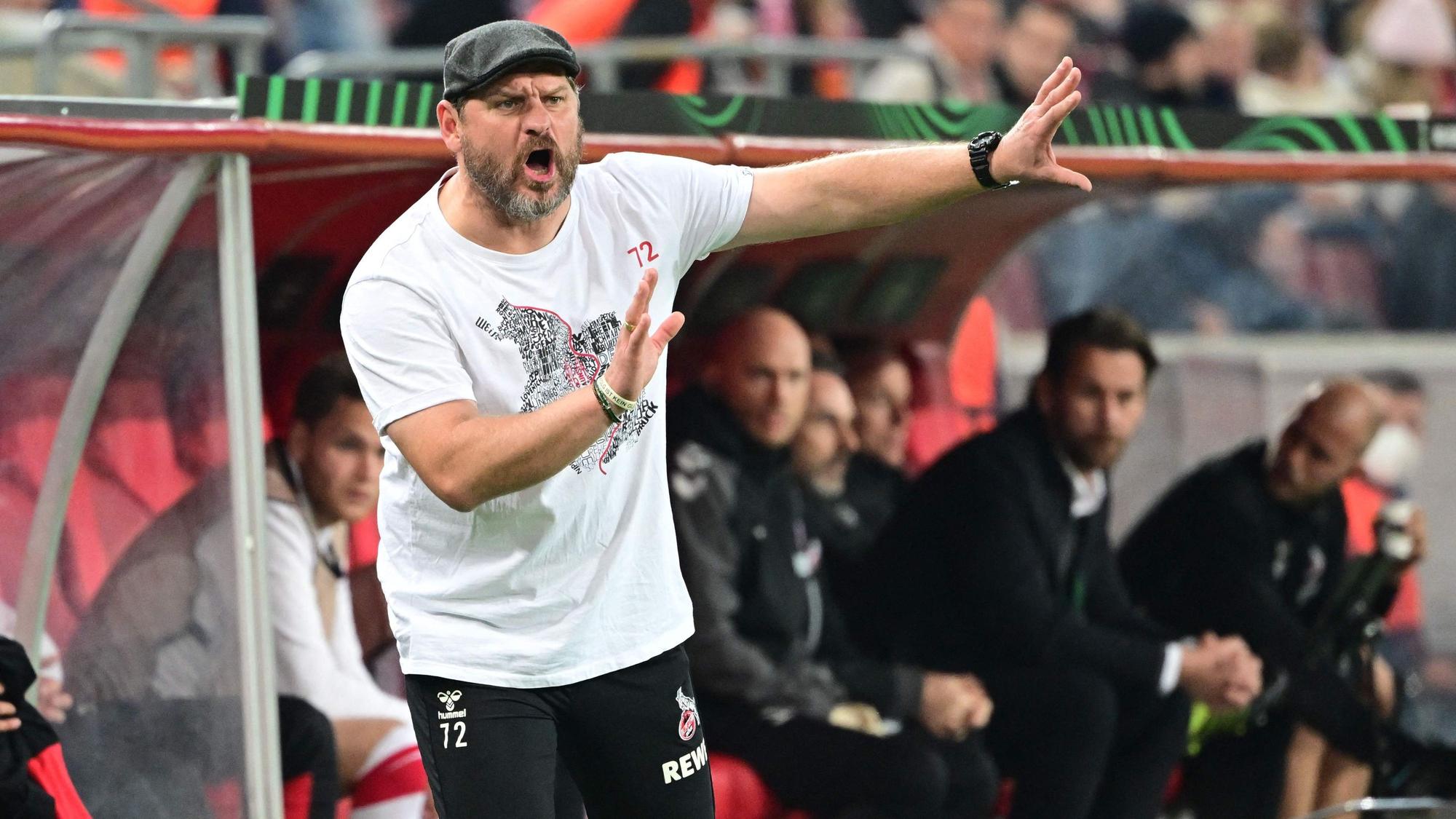 Trainer Steffen Baumgart beim Conference-League-Heimspiel des 1. FC Köln gegen Partizan Belgrad