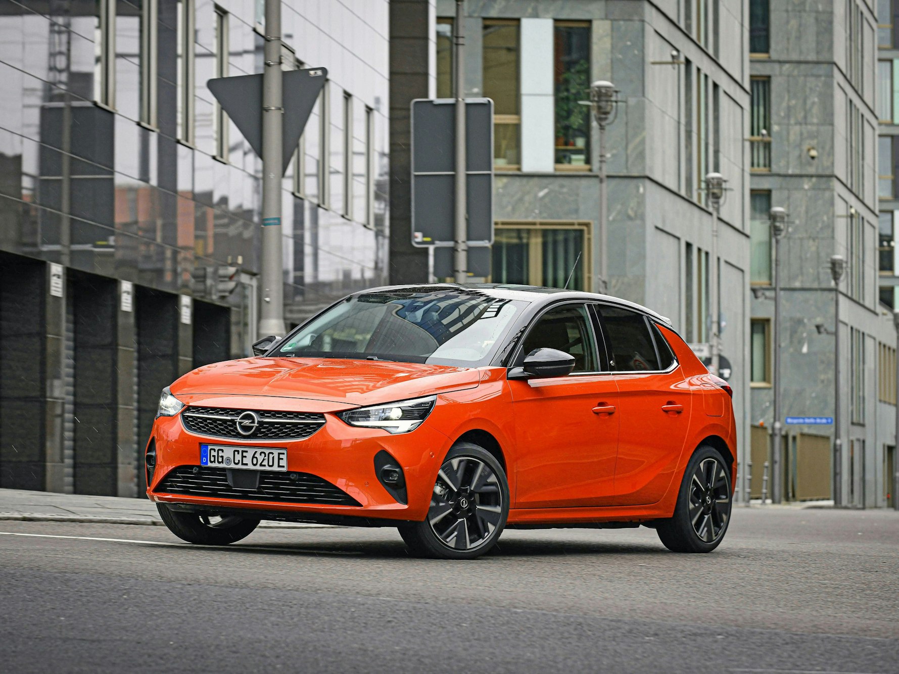 Opel ruft aktuell weltweit über 204.000 Corsa-Modelle zurück. Das Foto von Anfang September 2022 zeigt einen Opel Corsa-e