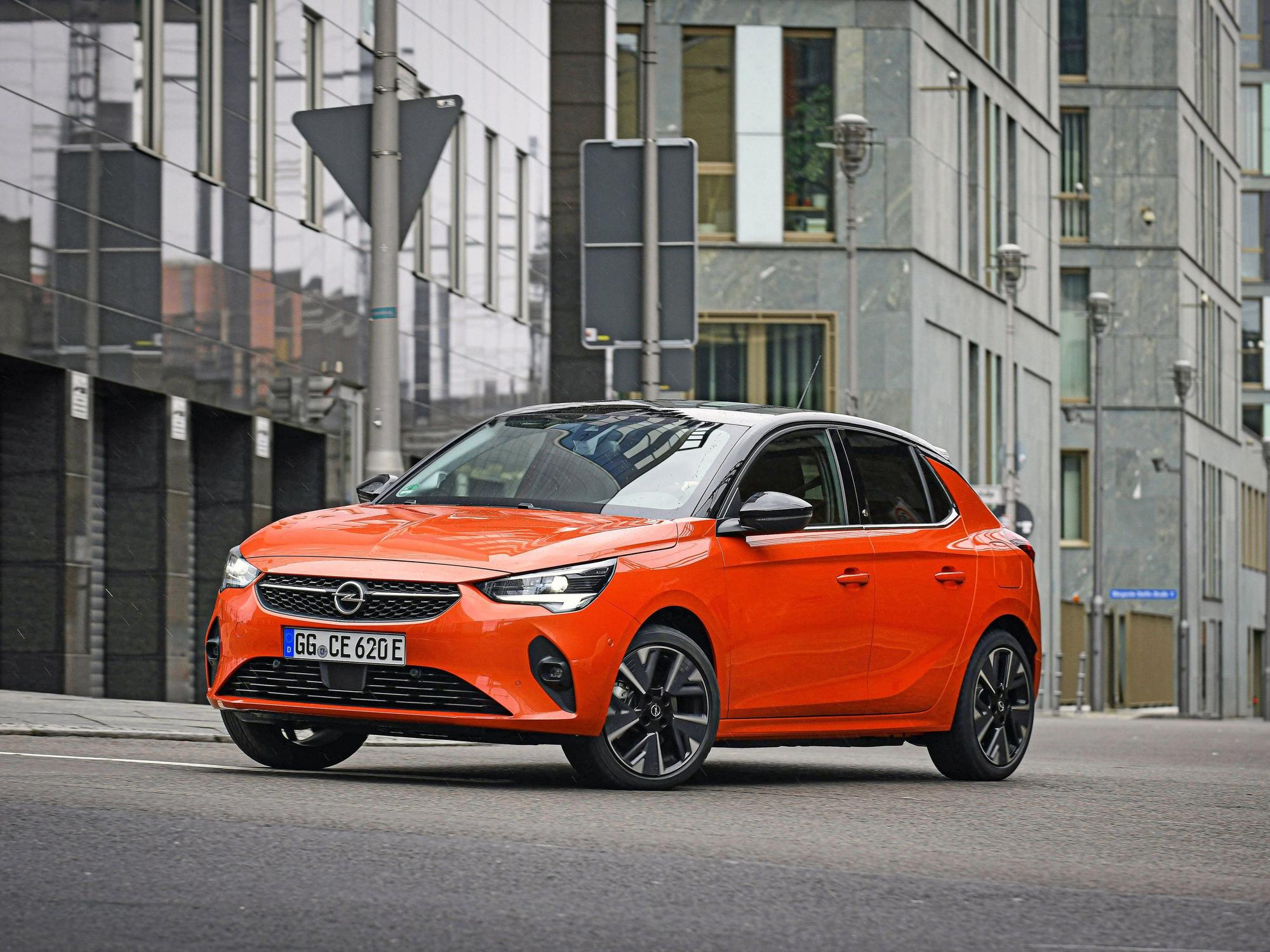Opel ruft aktuell weltweit über 204.000 Corsa-Modelle zurück. Das Foto von Anfang September 2022 zeigt einen Opel Corsa-e