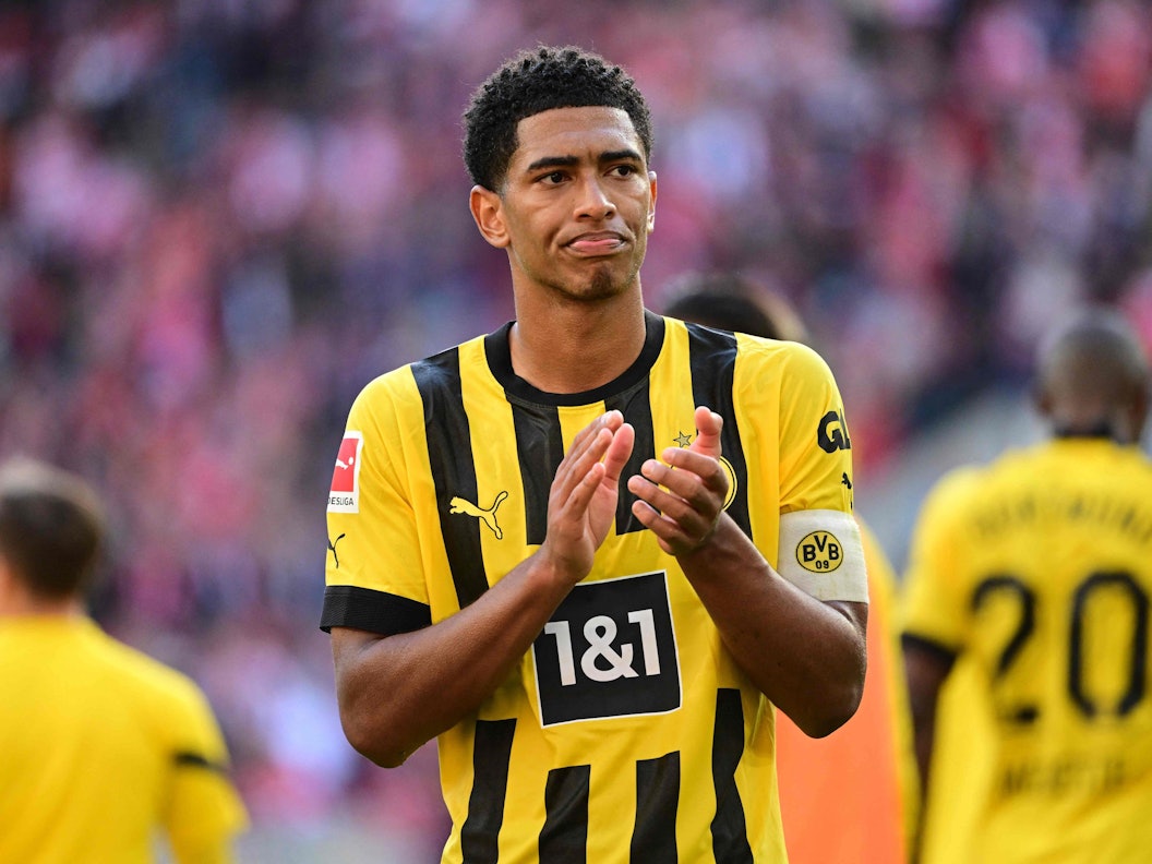 Jude Bellingham schaut enttäuscht nach der 2:3-Niederlage gegen den 1. FC Köln.