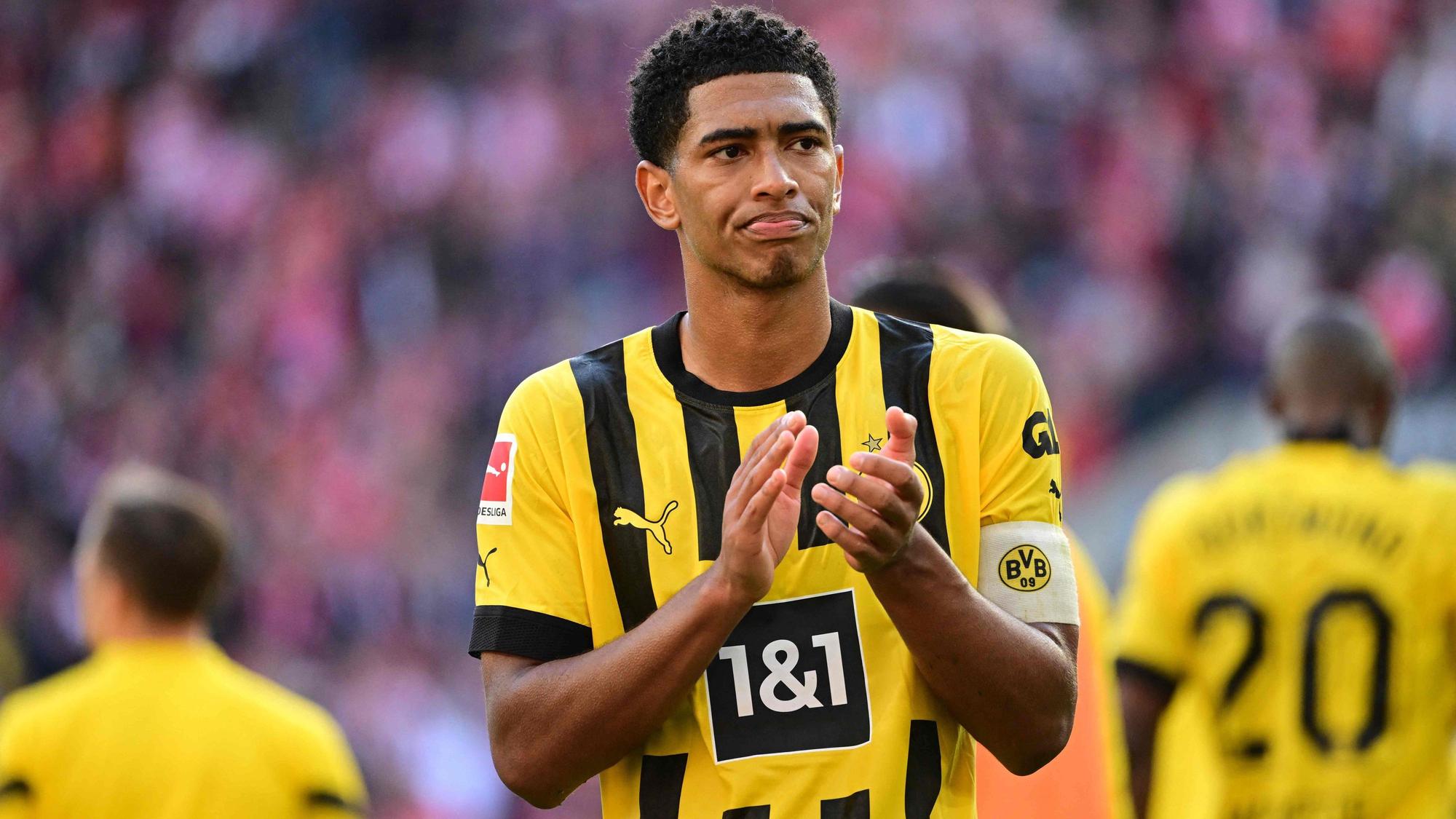 Jude Bellingham schaut enttäuscht nach der 2:3-Niederlage gegen den 1. FC Köln.