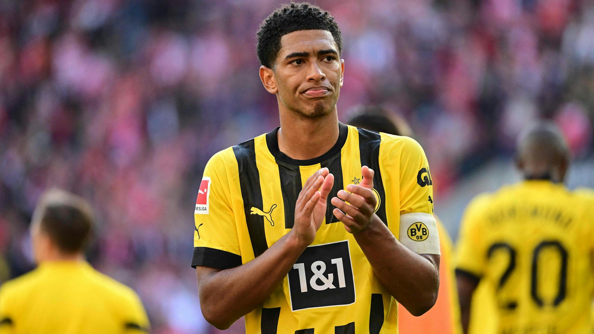 Jude Bellingham schaut enttäuscht nach der 2:3-Niederlage gegen den 1. FC Köln.