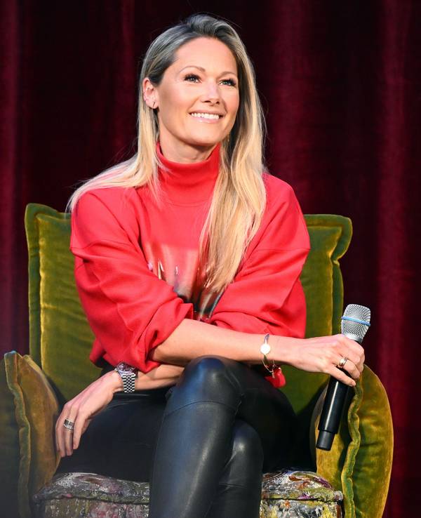 Helene Fischer gibt auf dem Podium ein Statement zu ihrer Tournee im kommenden Jahr ab.