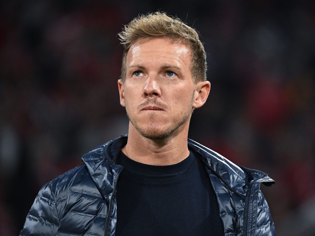Bayern-Trainer Julian Nagelsmann kommt vor dem Spiel gegen Bayer Leverkusen in das Stadion.