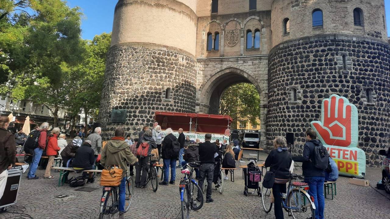 Demo am 8. Oktober 2022 gegen die Erhöhung von Mietpreisen-