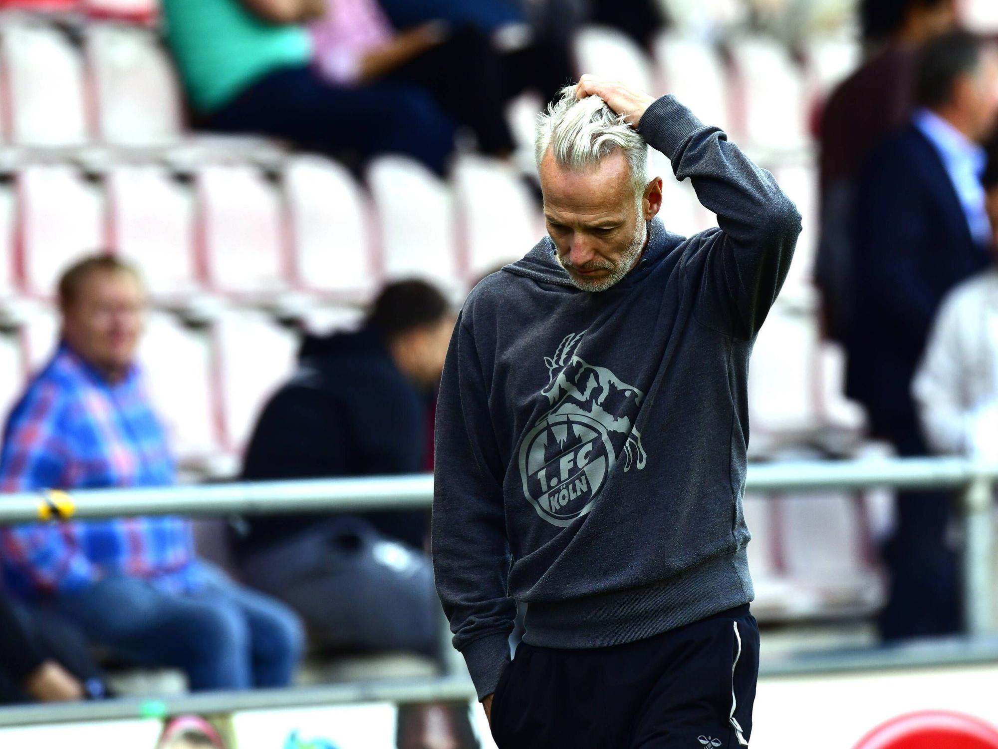 U21-Trainer Mark Zimmermann beim Spiel des 1. FC Köln gegen den Wuppertaler SV am 11. September 2022.