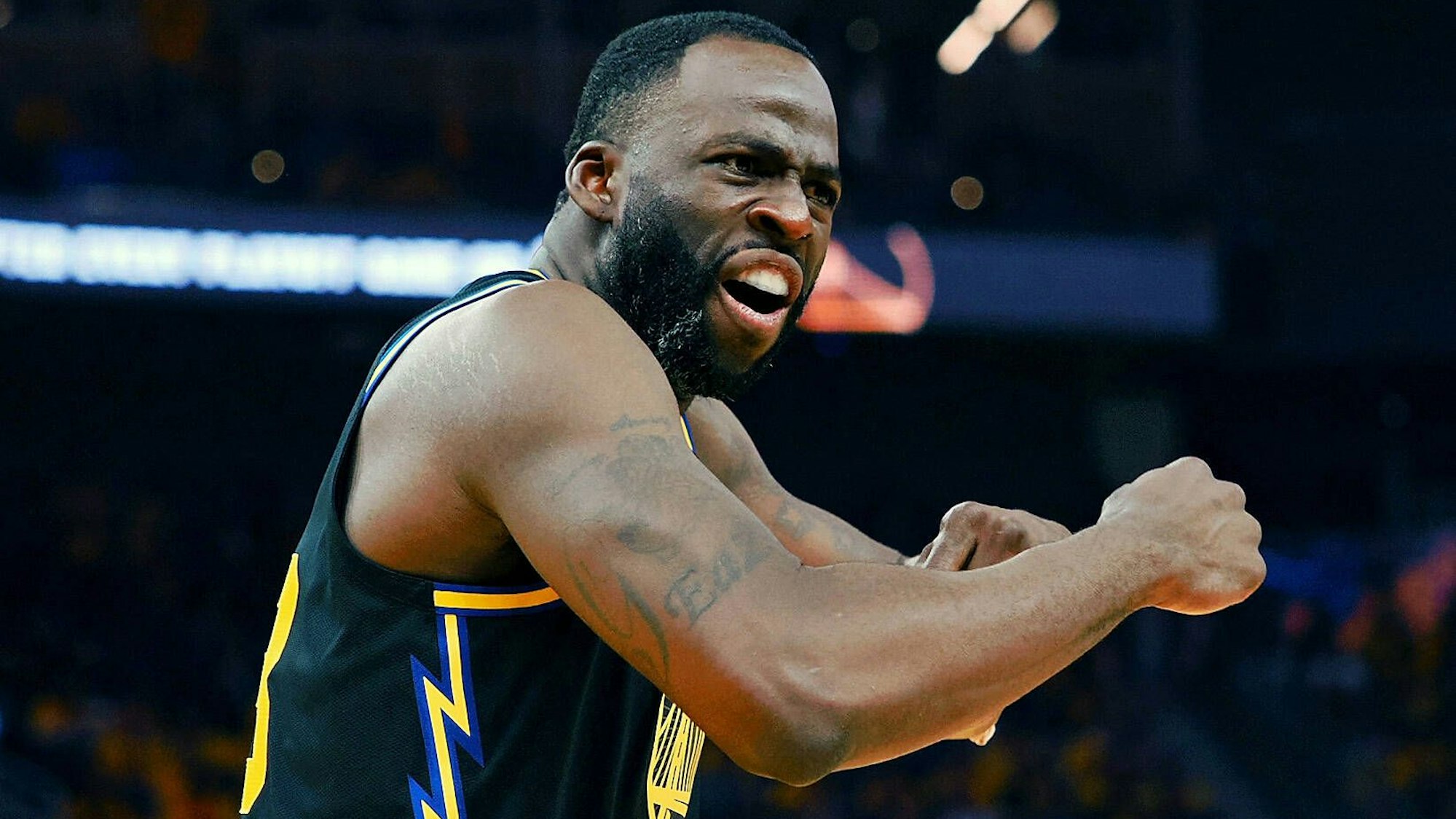 Warriors-Star Draymond Green in kämpferischer Haltung.