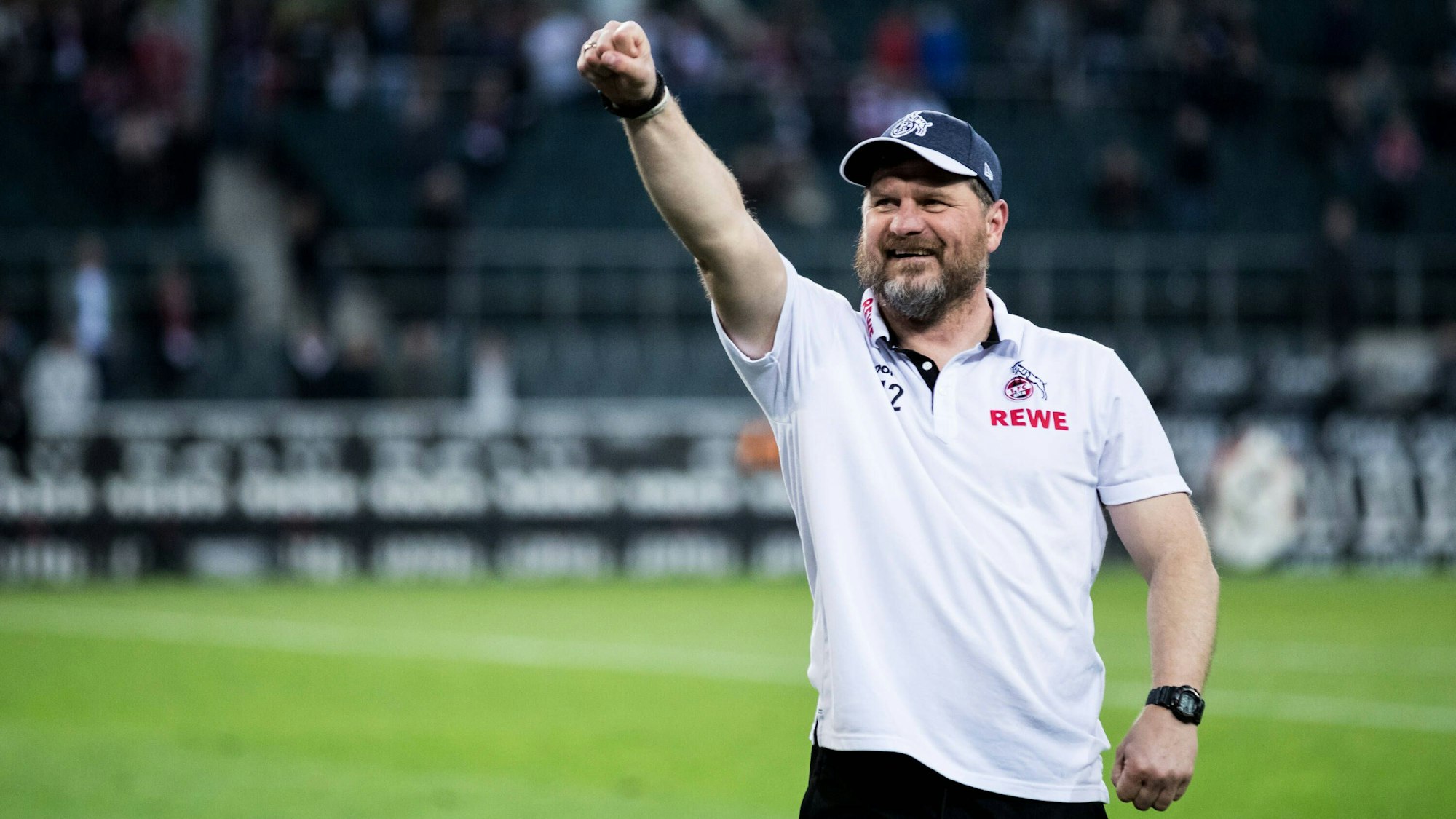 So feierte Steffen Baumgart den Derby-Sieg des 1. FC Köln in Gladbach in der Vorsaison (am 16. April 2022).