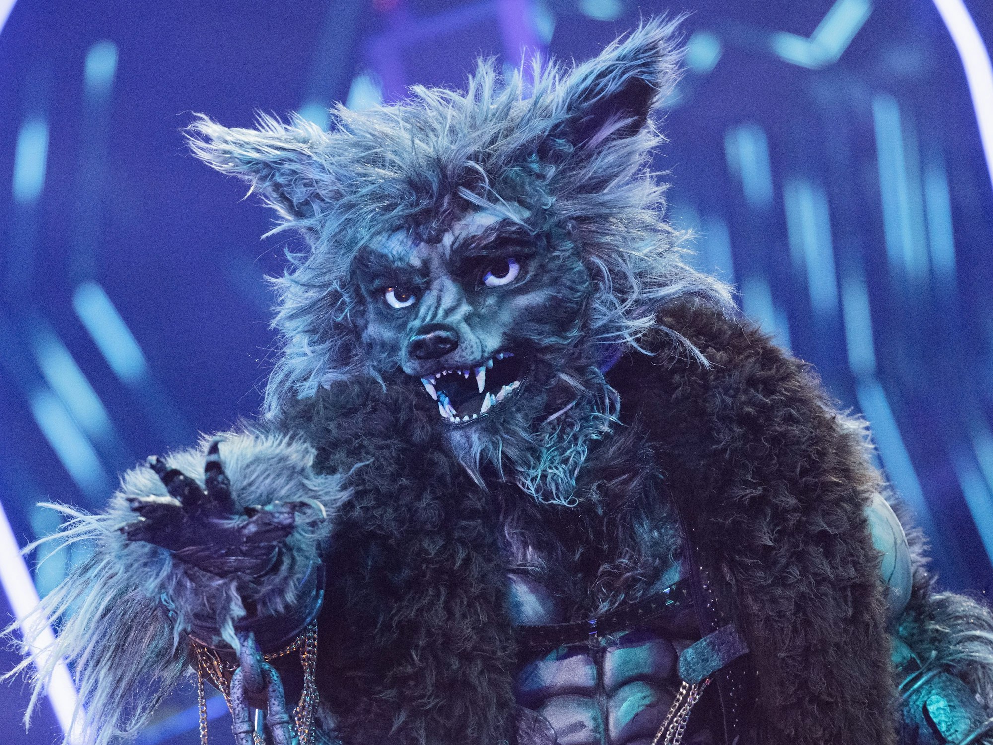 Die Figur "Der Werwolf" steht in der Prosieben-Show "The Masked Singer" auf der Bühne.