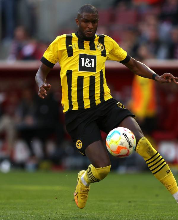Anhtony Modeste führt den Ball