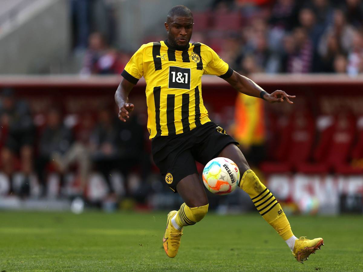 Anhtony Modeste führt den Ball