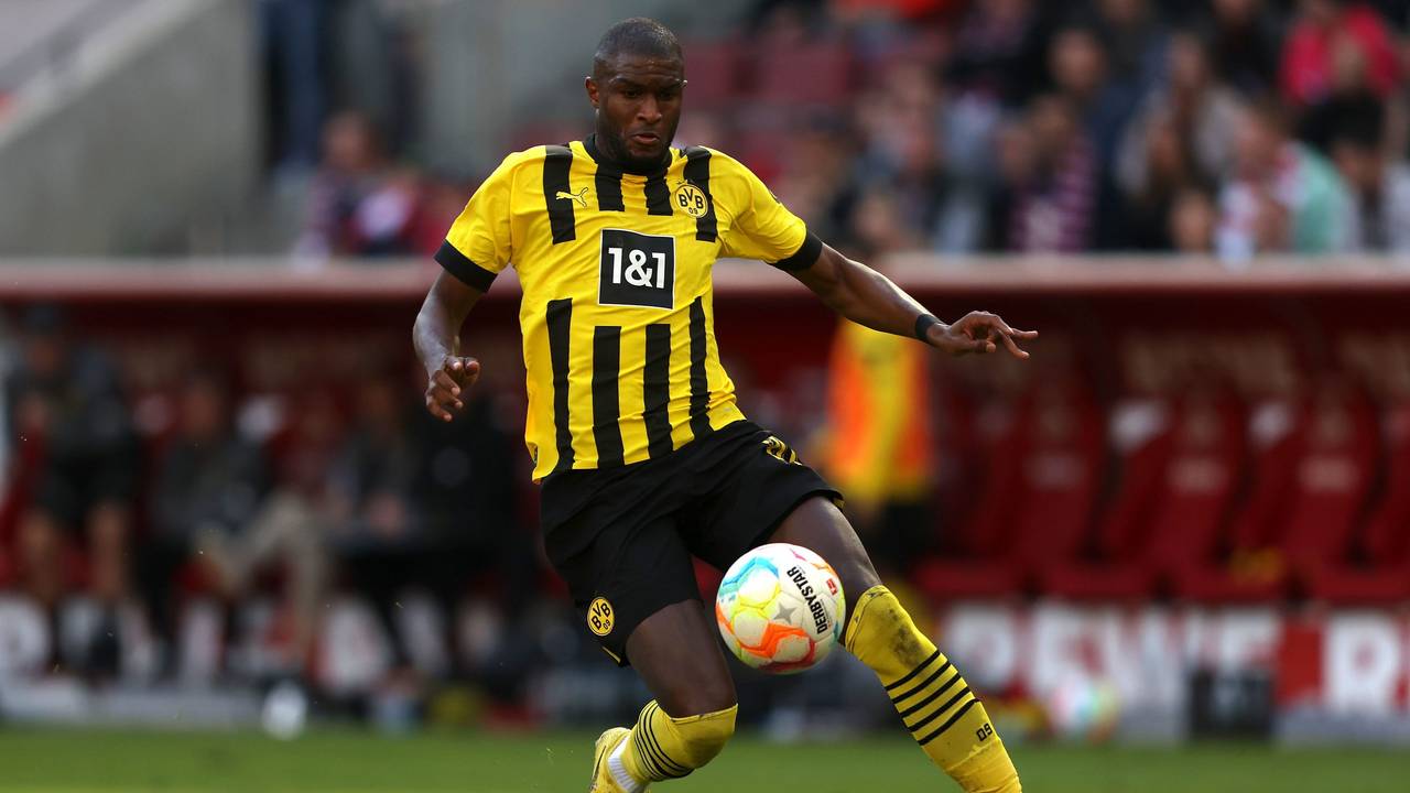 Anhtony Modeste führt den Ball