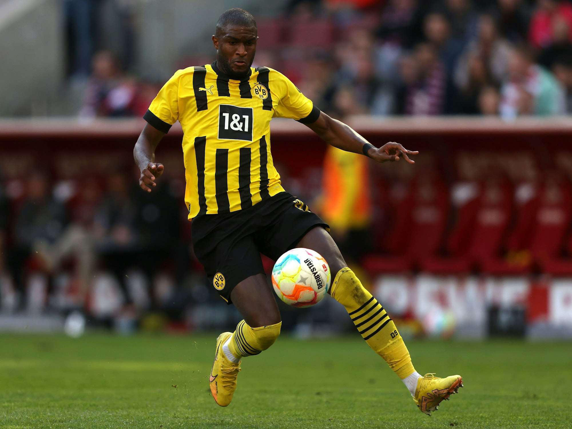 Anhtony Modeste führt den Ball