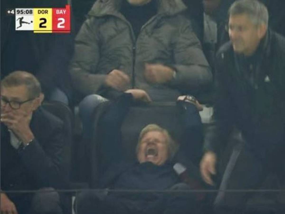 Oliver Kahn reagiert emotional auf das Gegentor in Dortmund zum 2:2.