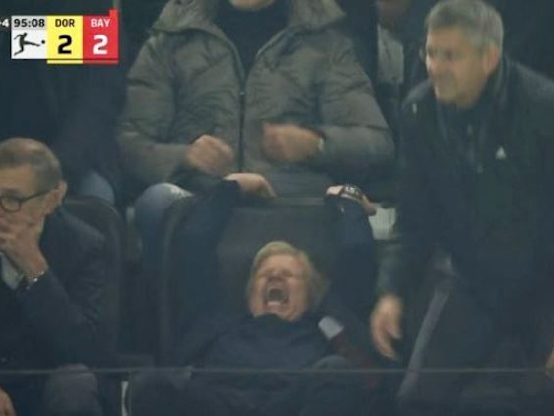 Oliver Kahn reagiert emotional auf das Gegentor in Dortmund zum 2:2.