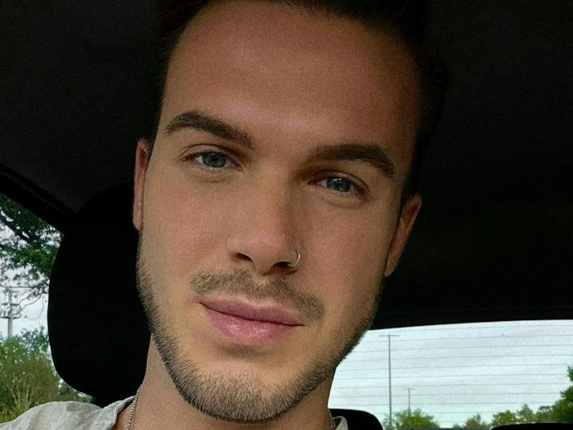 Maurice Schmitz aus Köln, bekannt aus „Prince Charming“. Das Selfie hat er am 28. Juli 2022 auf Instagram hochgeladen.