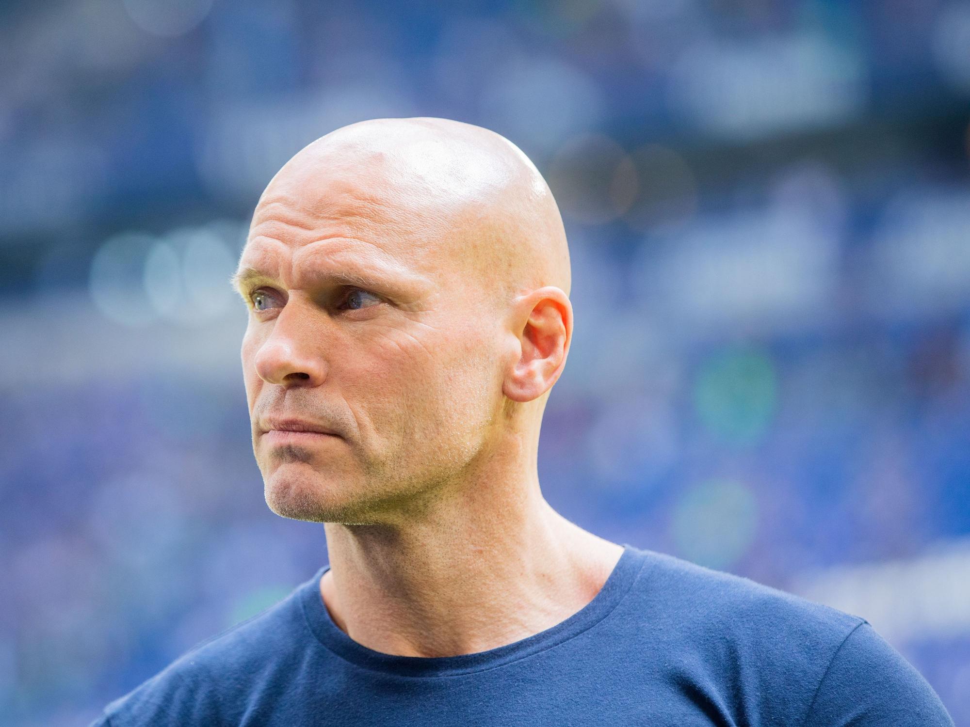 Thorsten Legat schaut in die Ferne.