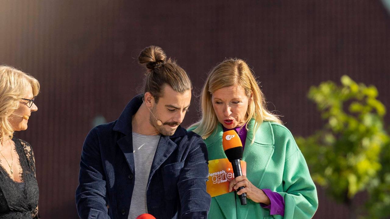 Florian Wünsche und Andrea Kiewel bei der Produktion des ZDF-Fernsehgarten on Tour auf dem Petersberg während der Vorbereitungen.