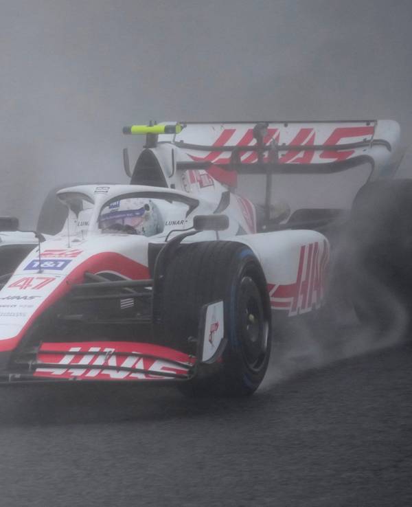 Mick Schumacher vom Team Haas fährt über die Piste in Suzuka.