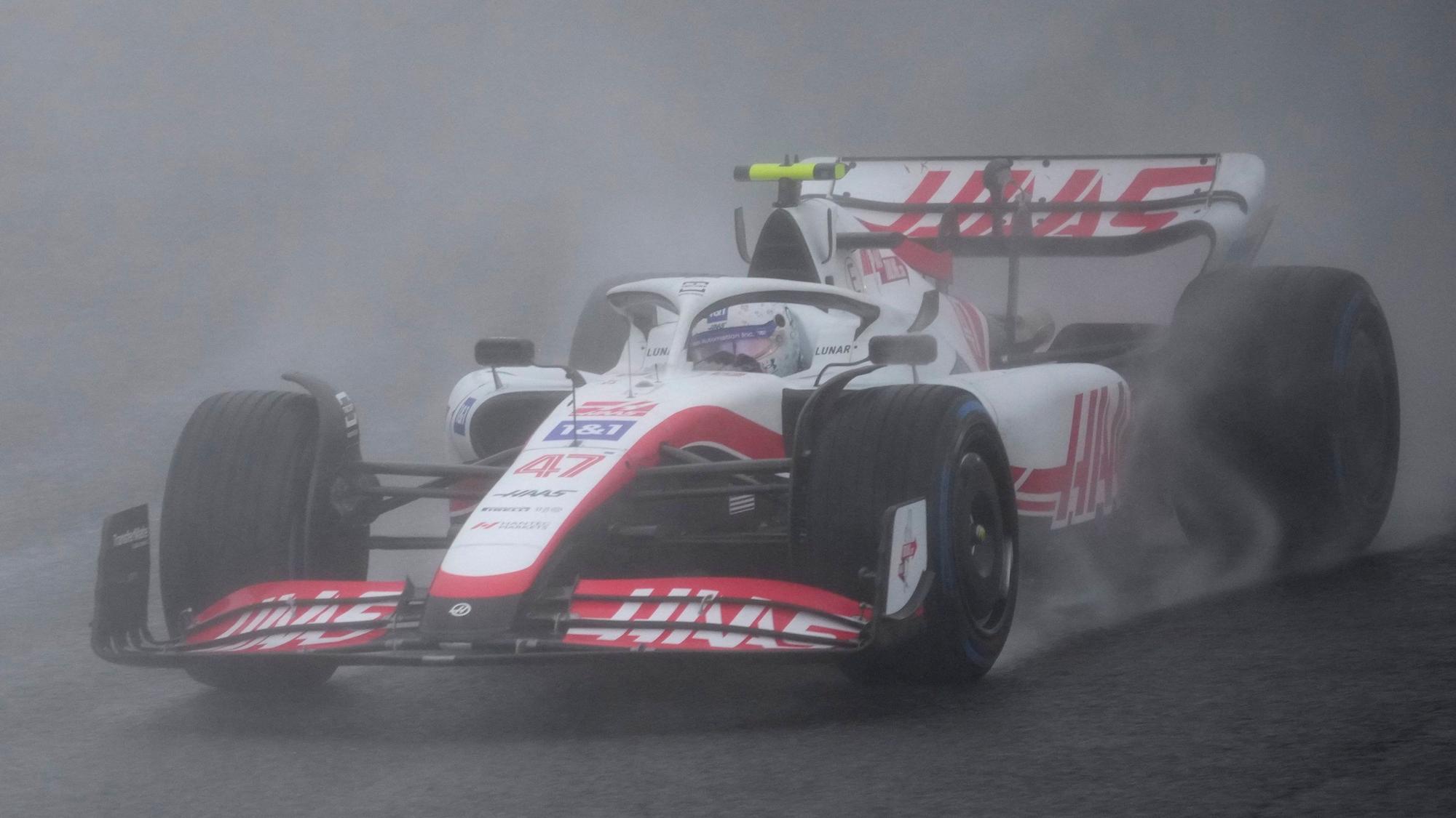Mick Schumacher vom Team Haas fährt über die Piste in Suzuka.