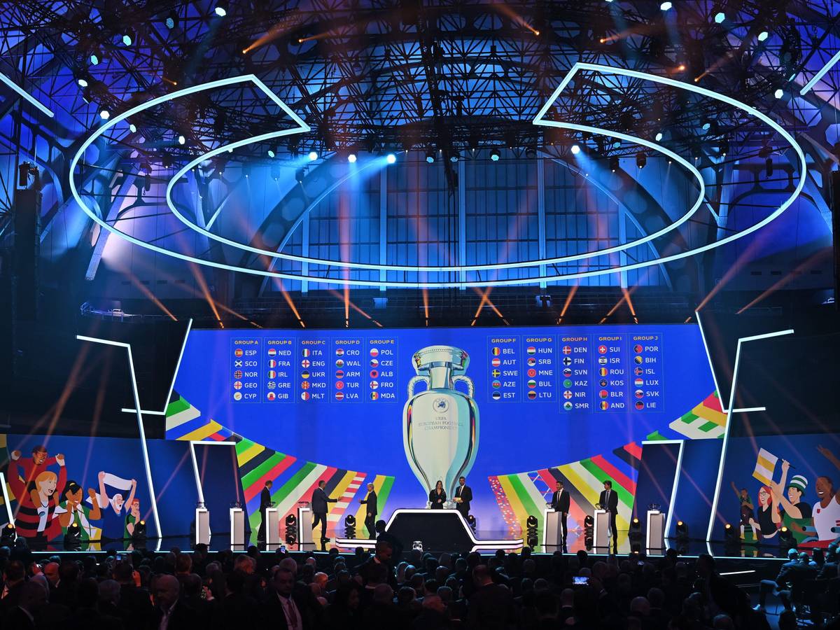Die zehn Gruppen für die Qualifikation zur Fußball-Europameisterschaft 2024 im Überblick.