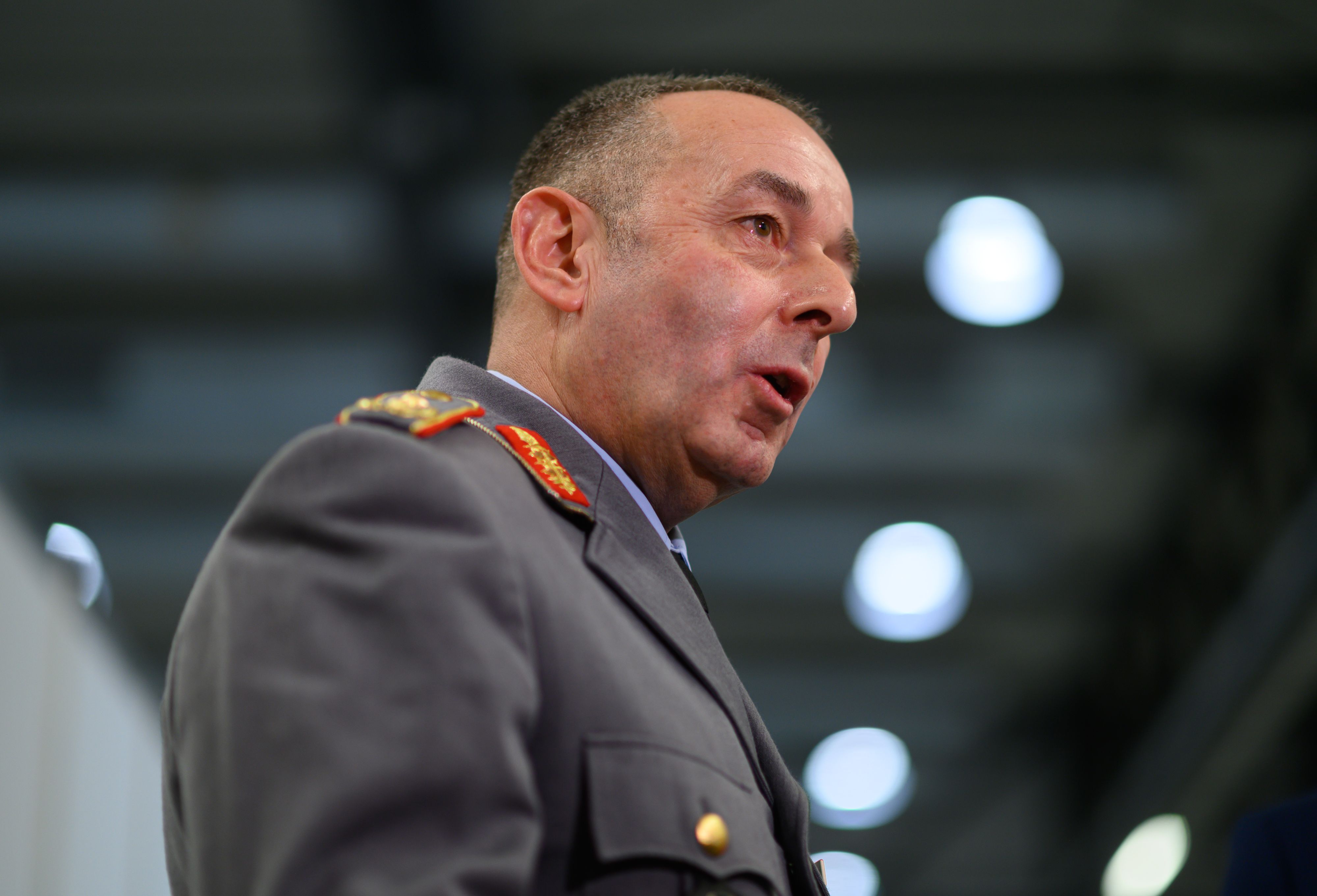 Carsten Breuer, Generalmajor der Bundeswehr, hier bei einem Besuch eines Corona-Impfzentrums im Dezember 2021.