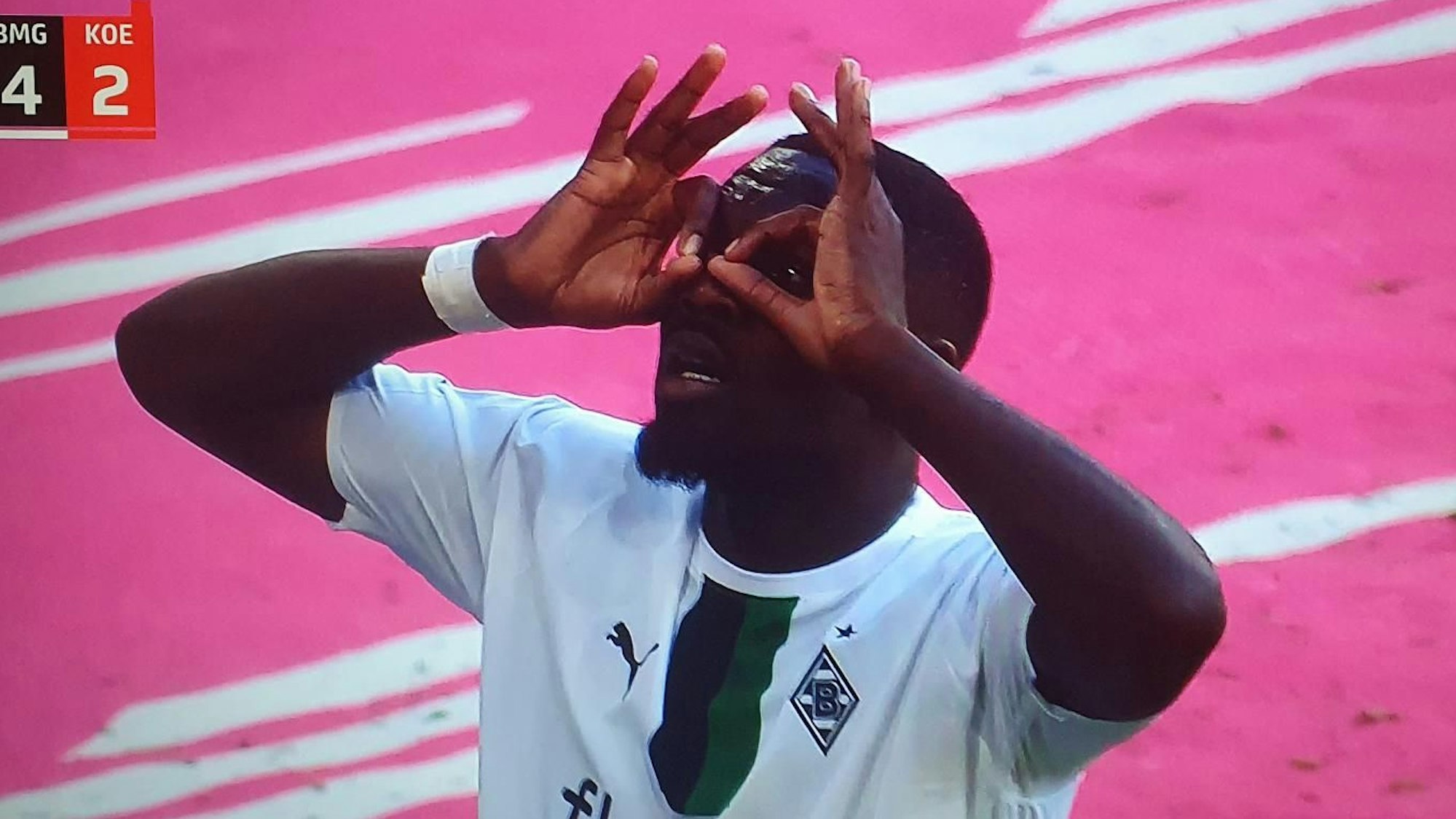 Marcus Thuram zeigte den Modeste-Jubel vor den Köln-Fans.