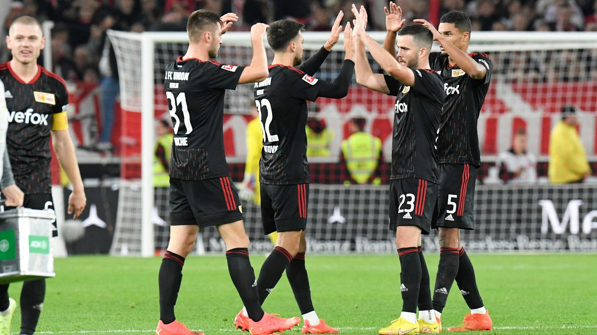Die Spieler von Union Berlin jubeln nach dem Sieg beim VfB Stuttgart