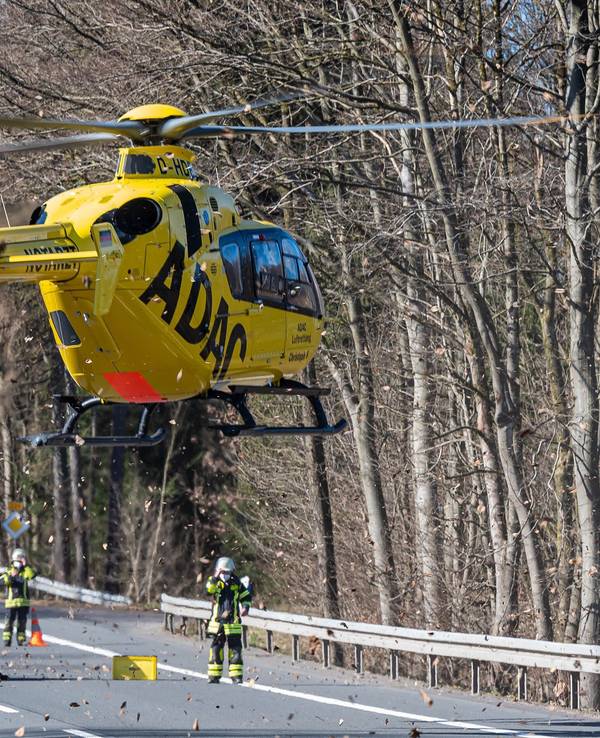 Bei einem Unfall in Hessen ist eine 17-jährige Beifahrerin gestorben. Unser Foto zeigt einen anderen Unfall.