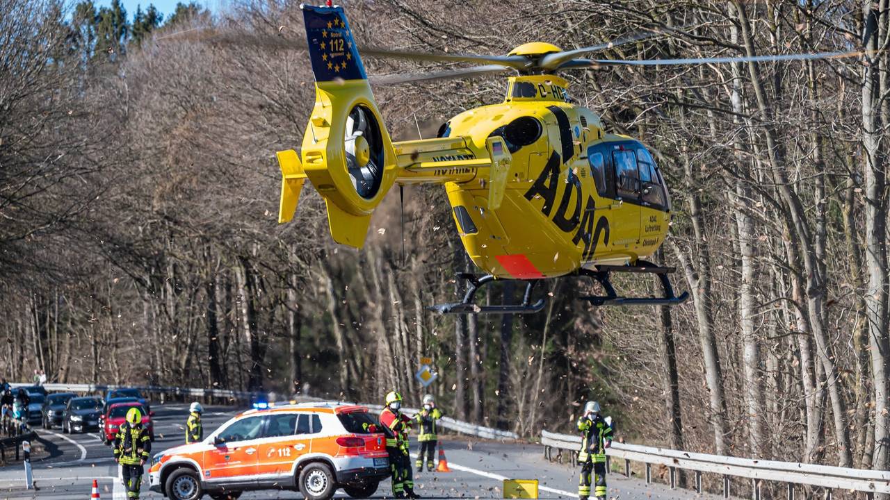 Bei einem Unfall in Hessen ist eine 17-jährige Beifahrerin gestorben. Unser Foto zeigt einen anderen Unfall.