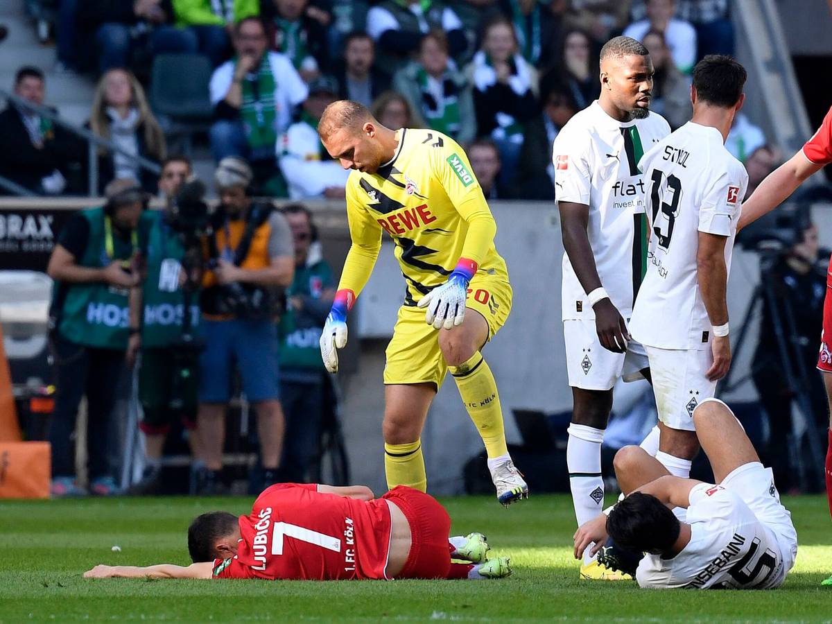 Dejan Ljubicic liegt verletzt auf dem Boden.