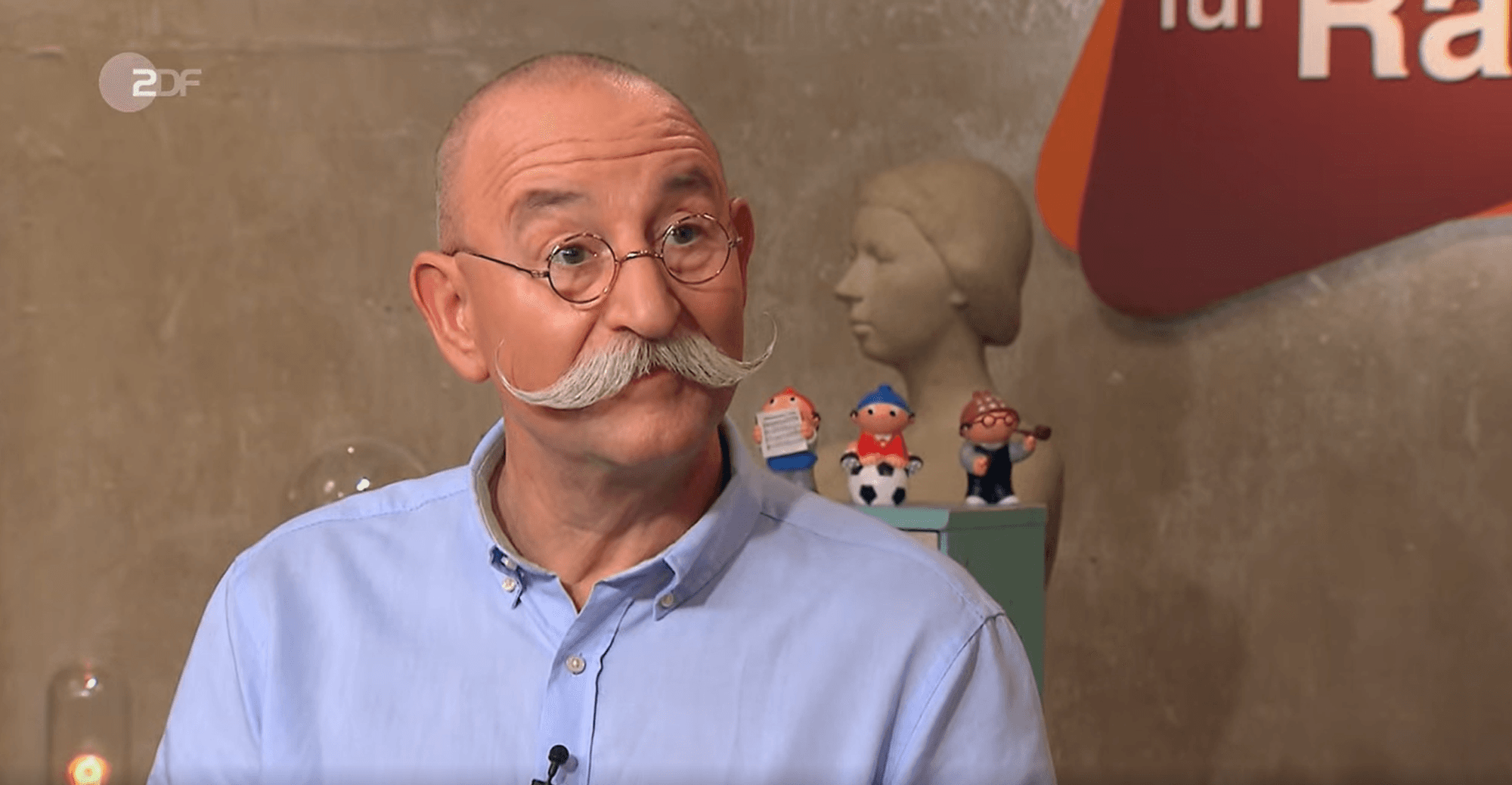 „Bares für Rares“-Moderator Horst Lichter schaut überrascht.