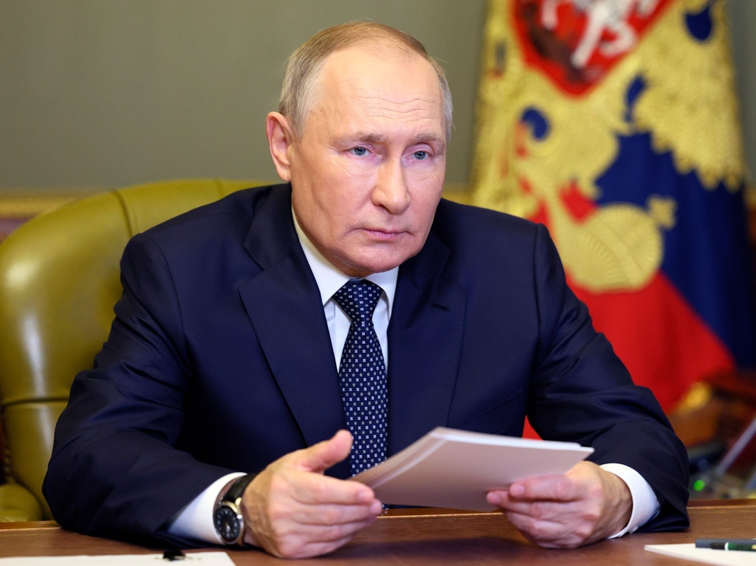 Wladimir Putin, Präsident von Russland, nimmt in St. Petersburg an einem Treffen mit neu gewählten Regionalchefs per Videokonferenz teil.