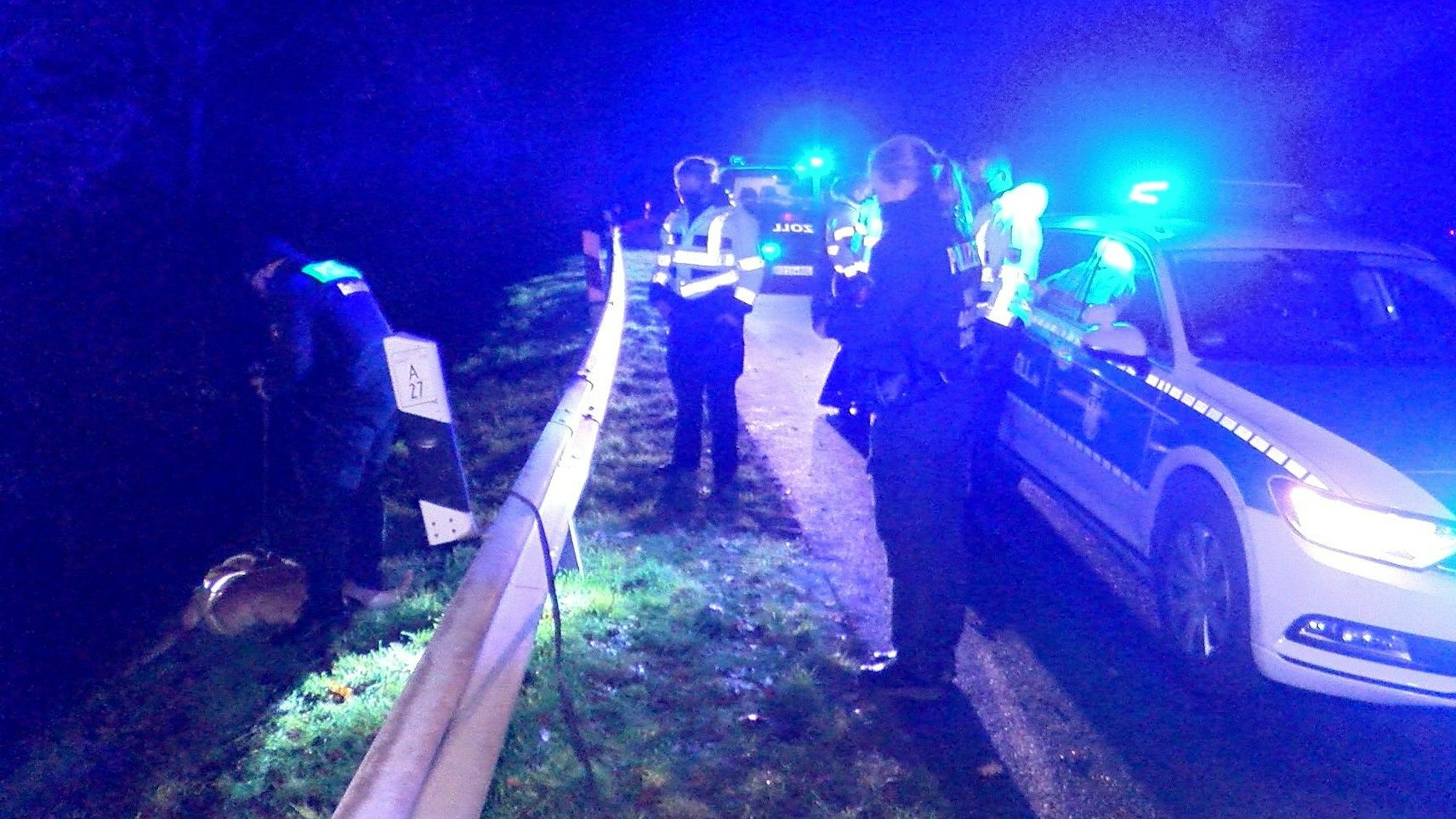 Die Polizei sucht nach einem Unfall auf der Autobahn nach Spuren. Hier ein Archivfoto von einem Einsatz.