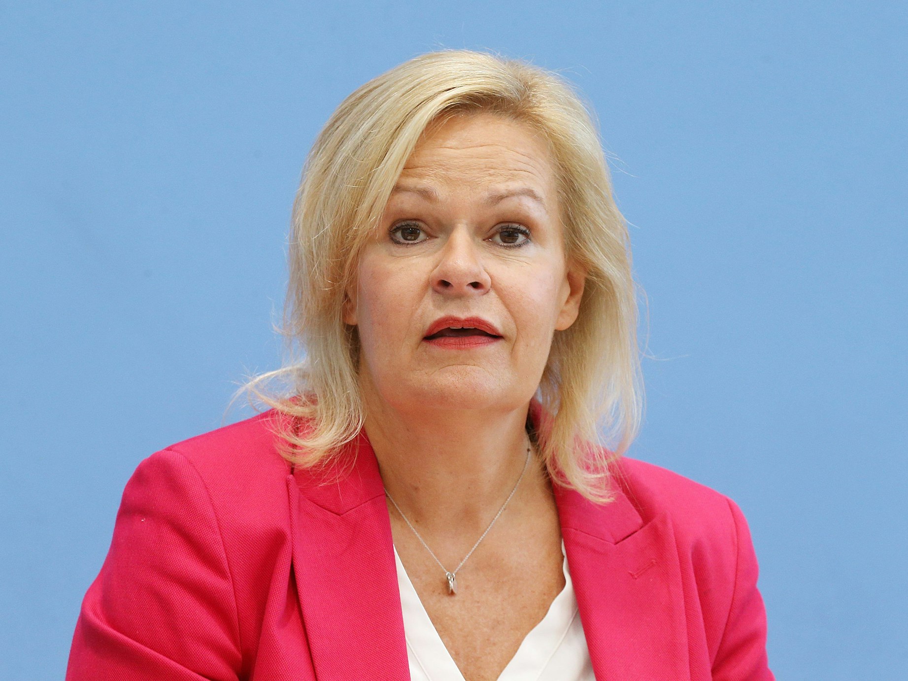 Bundesinnenministerin Nancy Faeser (hier am 21.09.2022 in Berlin) zeigte sich aufgrund der aktuellen Flüchtlingssituation besorgt.