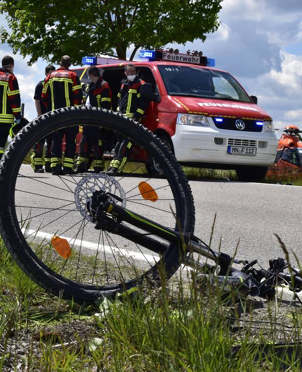 Der Radfahrer erlag noch am Unfallort seinen schweren Verletzungen. Unser Foto zeigt einen anderen Unfall.