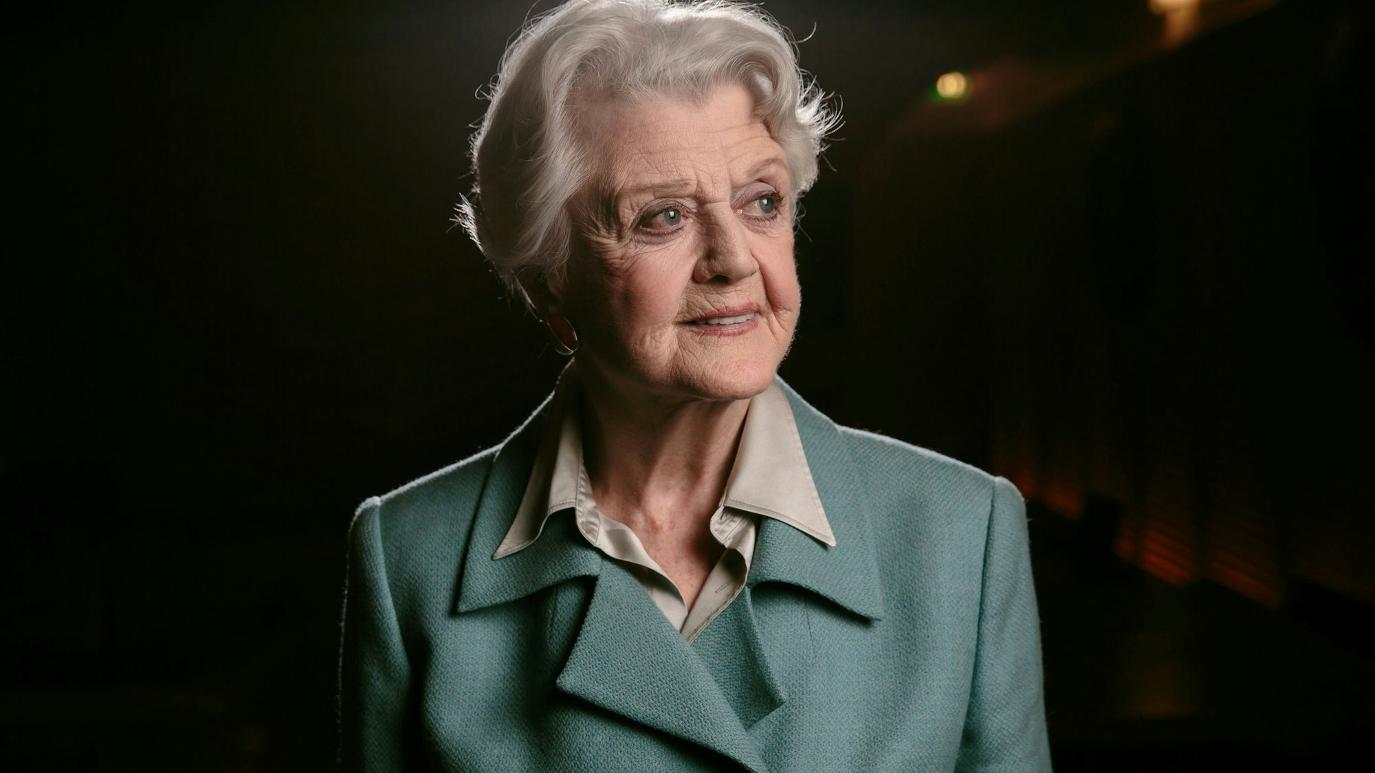 Angela Lansbury posiert für ein Porträt während des Pressetermins für „Blithe Spirit“.