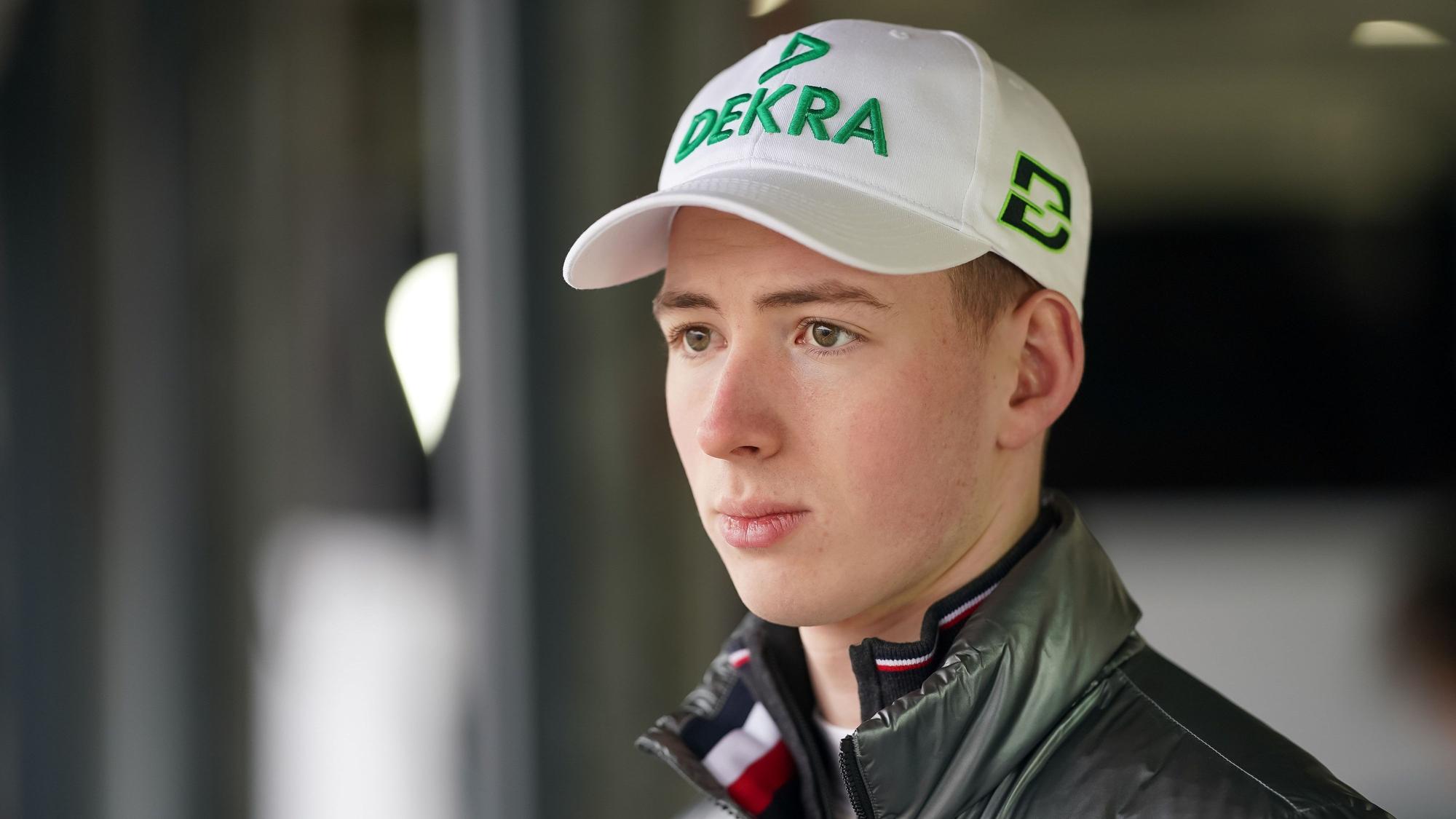 David Schumacher steht im Fahrerlager der DTM.