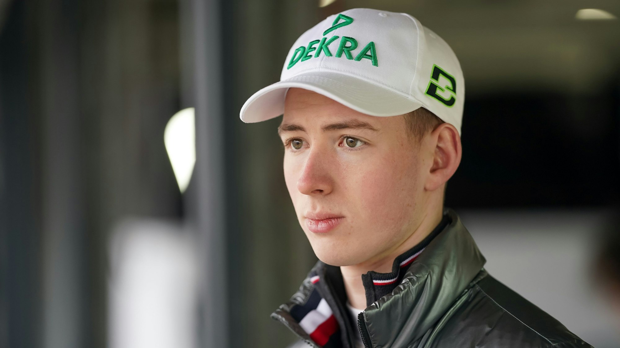 David Schumacher steht im Fahrerlager der DTM.