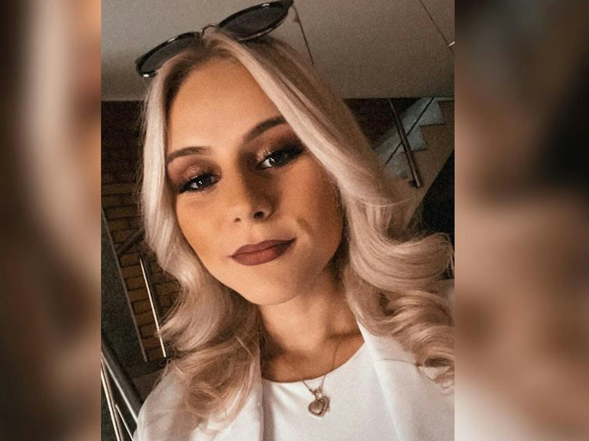 Estefania Wollny posiert für ein Selfie.