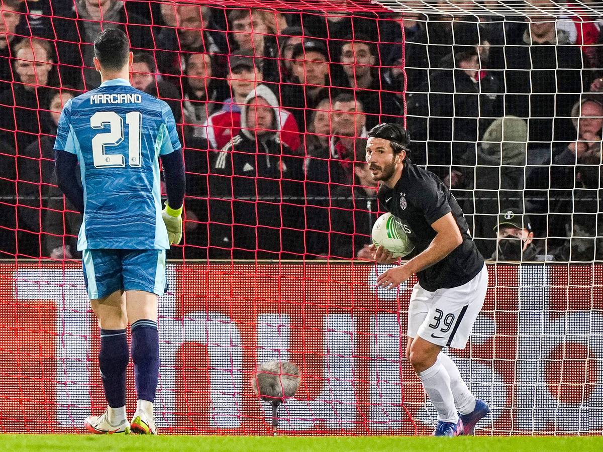Milos Jojic im Einsatz für Partizan Belgrad. Am 17. März in der Conference League gegen Feyenoord Rotterdam.