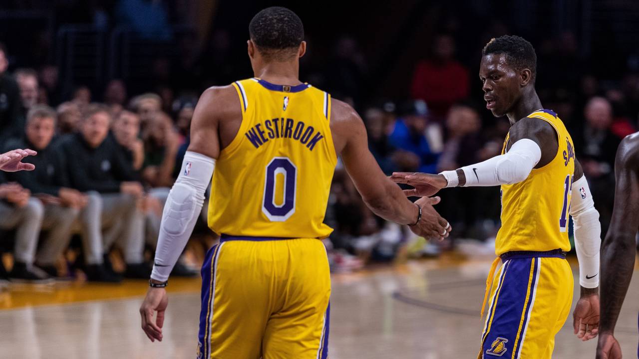 Dennis Schröder (rechts) im Trikot der Los Angeles Lakers am 12. Oktober 2022 beim Testspiel gegen die Minnesota Timberwolves an der Seite von Russel Westbrook.