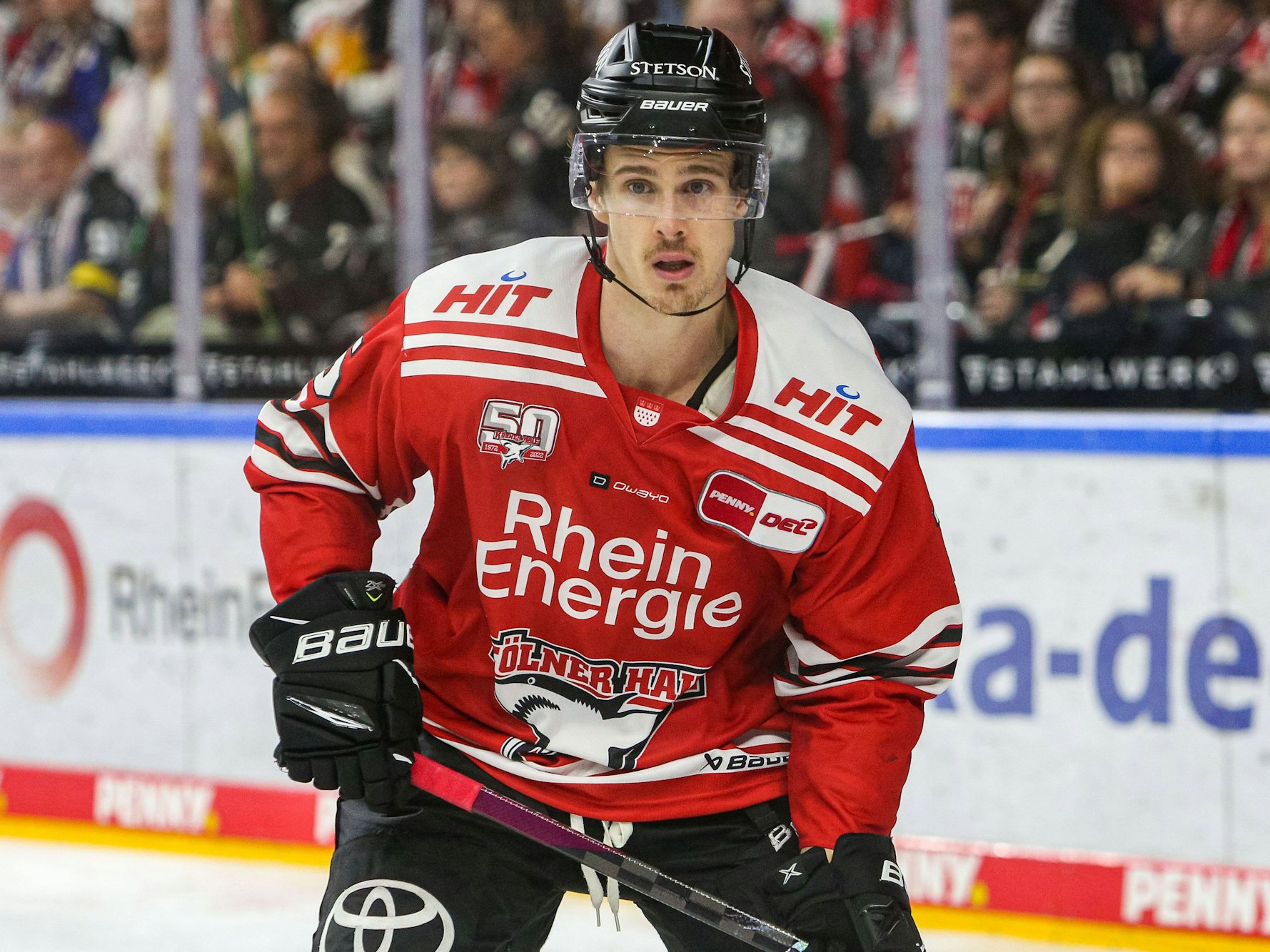 Lanxess Arena in Köln: Louis-Marc Aubry steht auf dem Eis.