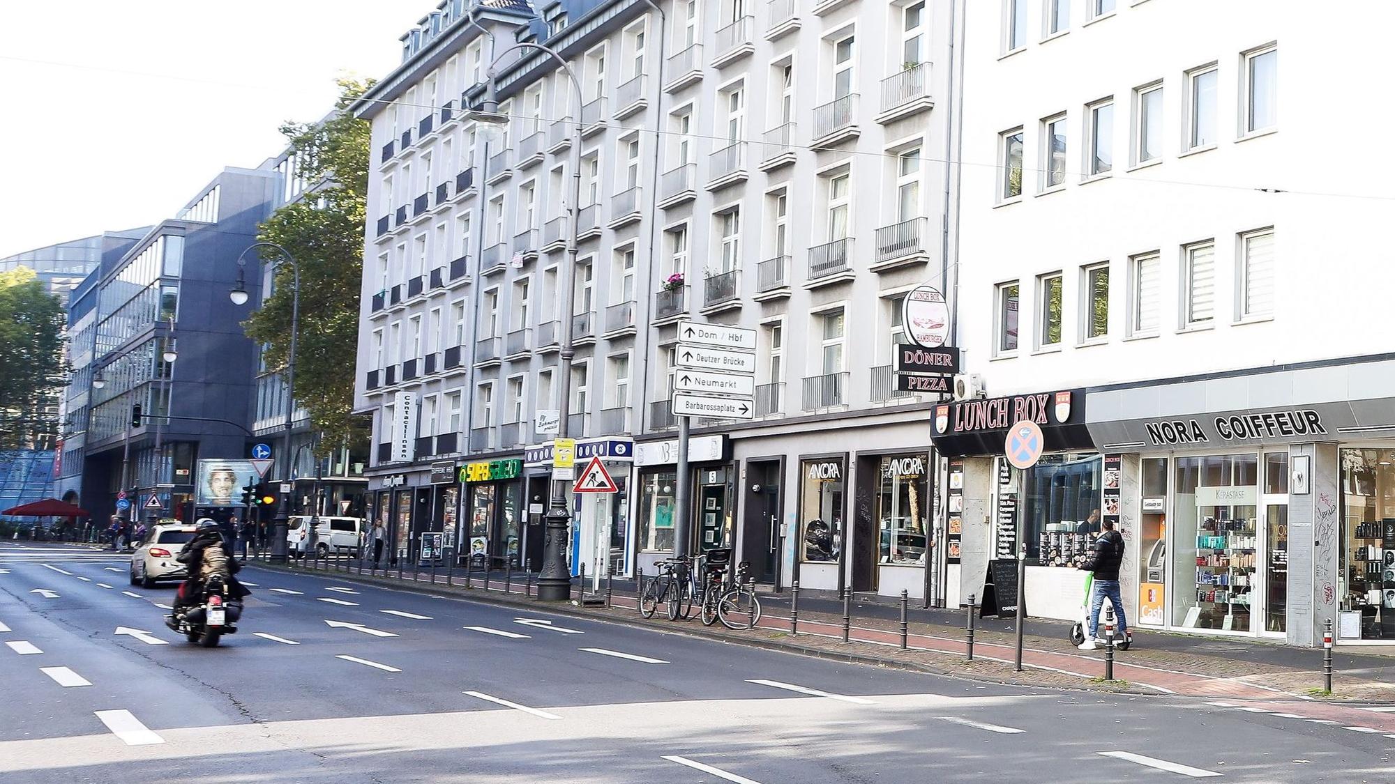 Die Richard-Wagner-Straße mit zahlreichen Geschäften und Lokalen.