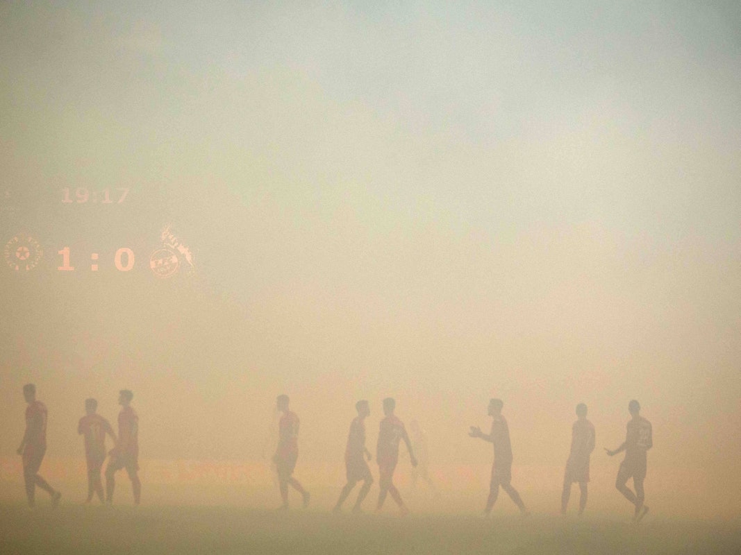 Das Spielfeld in Belgrad in Rauch gehüllt.