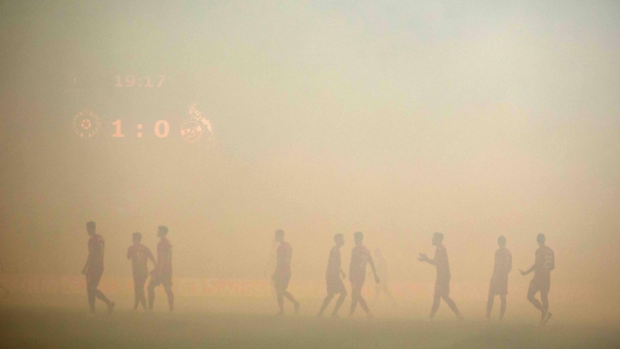 Das Spielfeld in Belgrad in Rauch gehüllt.