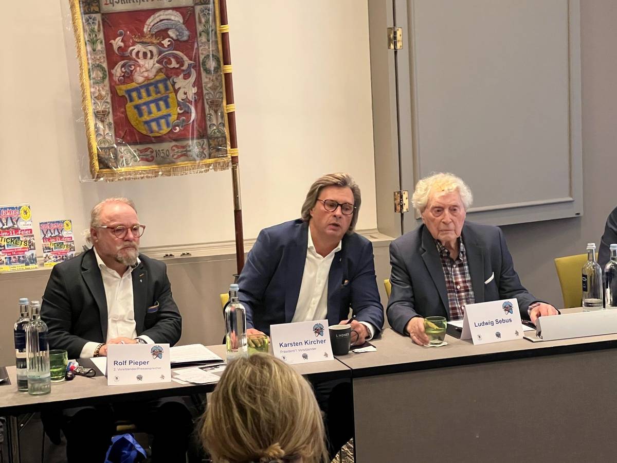 Rolf Pieper, Karsten Kircher und Ludwig Sebus sitzen auf dem Podium