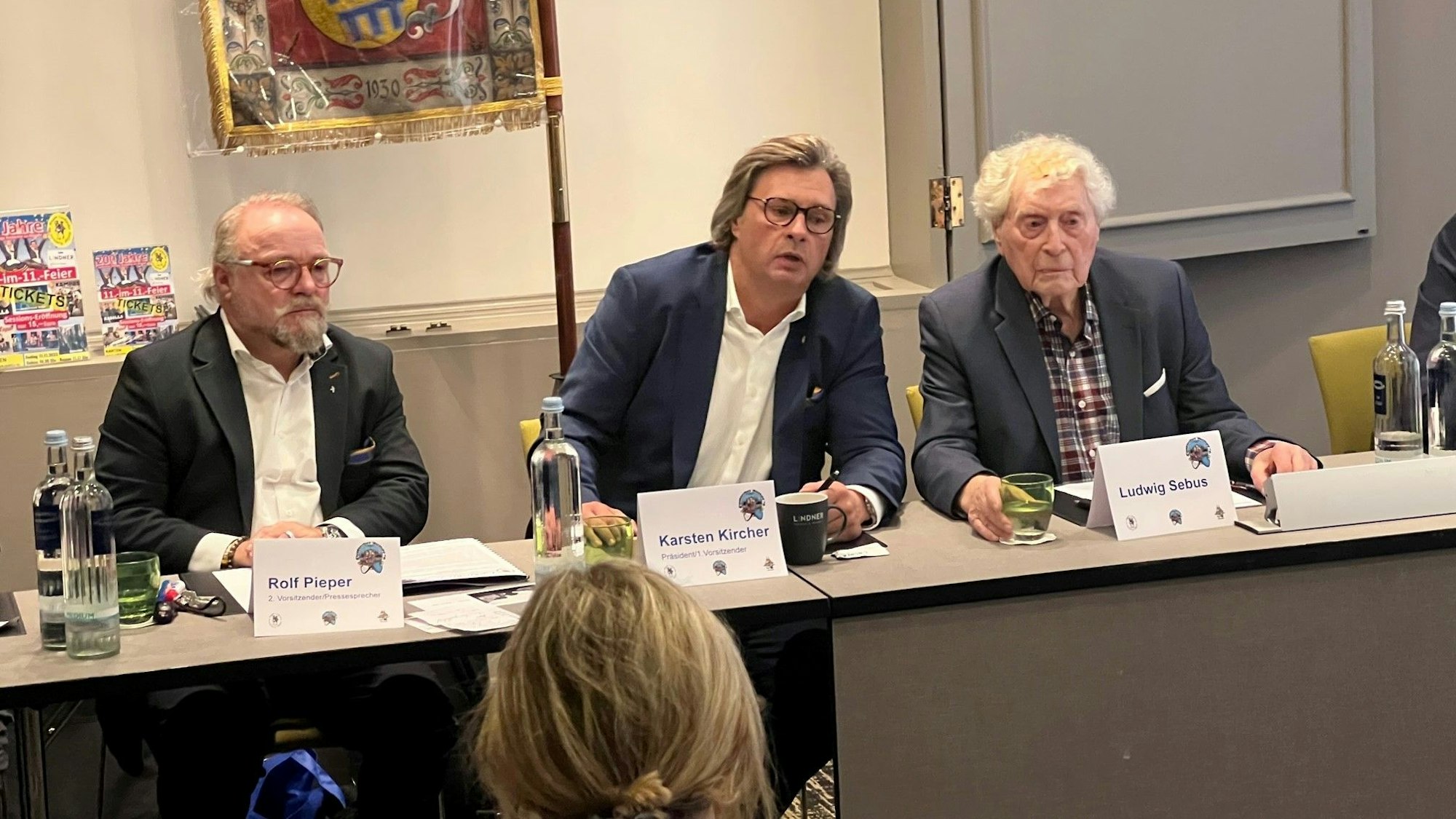 Rolf Pieper, Karsten Kircher und Ludwig Sebus sitzen auf dem Podium