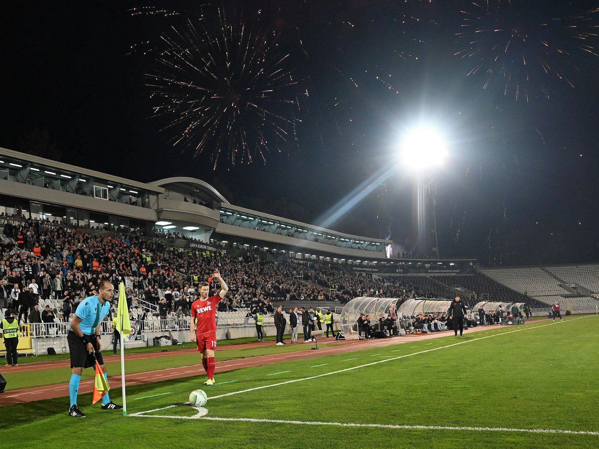Florian Kainz führt eine Ecke aus.