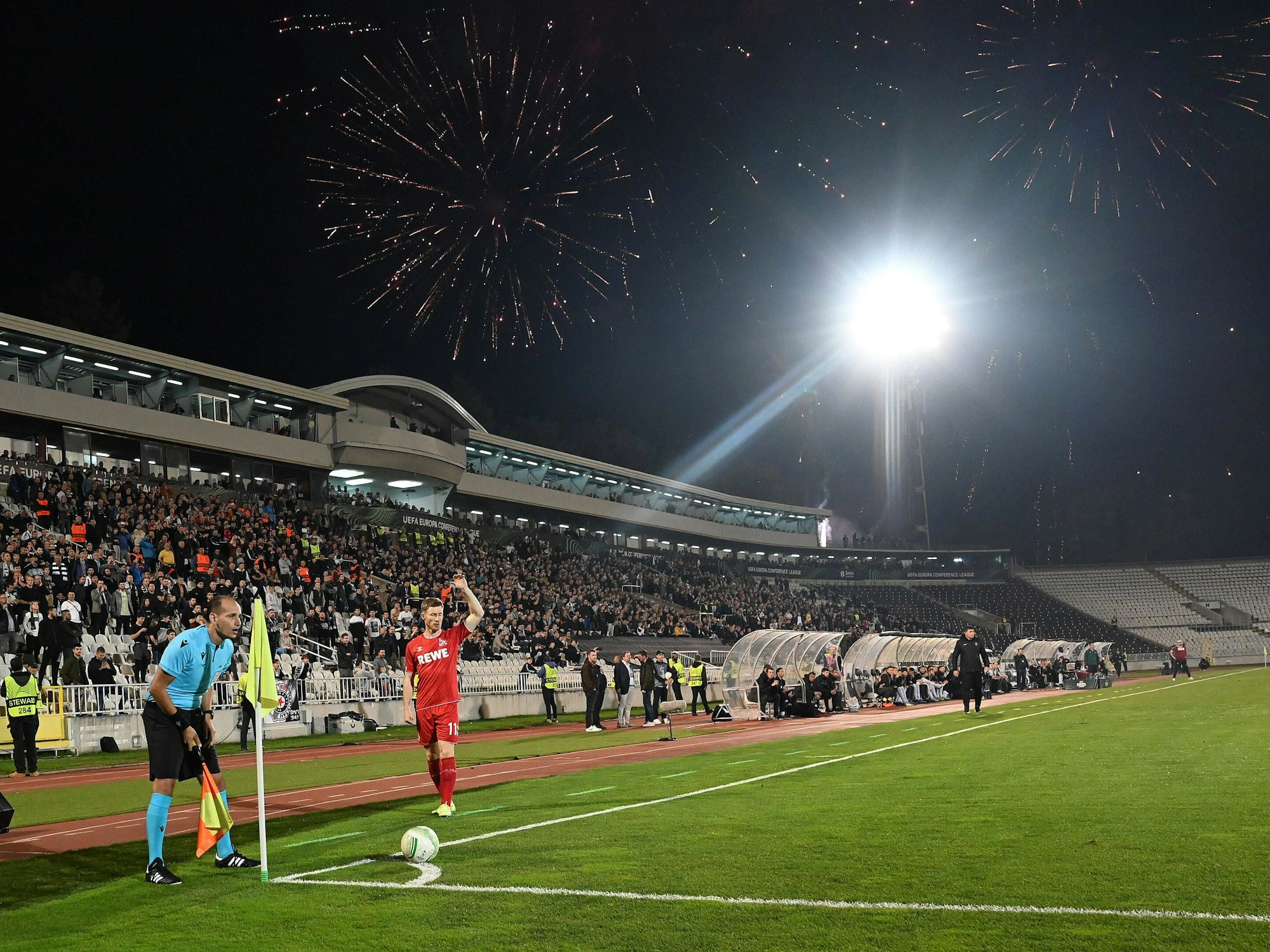 Florian Kainz führt eine Ecke aus.